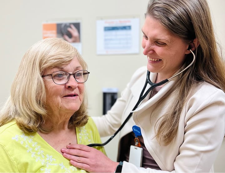 doctor_listening_to_patients_heart