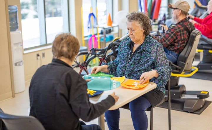 older-women-doing-crafts-together-in-rehabilitation-center