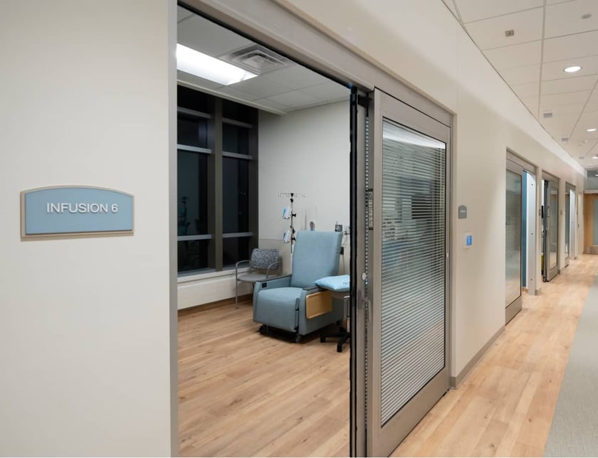 private-infusion-room-with-recliner-chair-at-lakewood-cancer-center