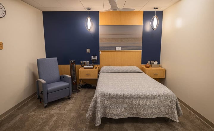 sleep-study-room-with-comfortable-bed-and-monitoring-equipment