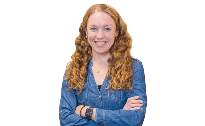 smiling-woman-with-curly-hair-arms-crossed-professional-headshot