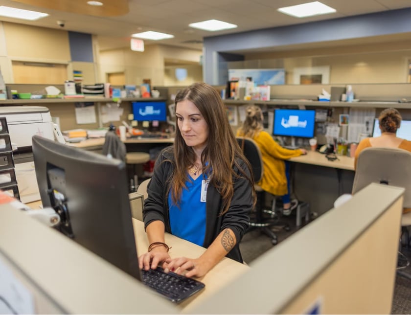 woman_typing_on_computer_in_medical_office